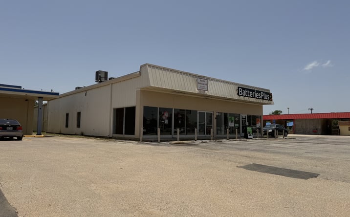 Pictures of Retail property located at 1917 PAT BOOKER RD UNIVERSAL CITY TX 78148-3438, UNIVERSAL CITY, TX 78148-3438 for lease - image #1