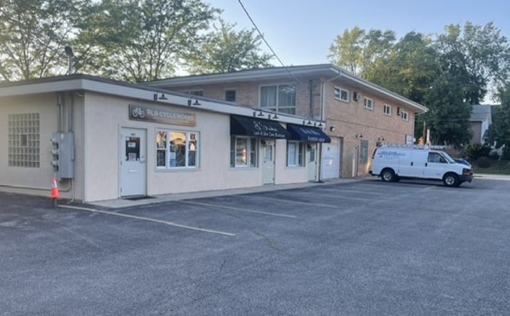 Pictures of Retail property located at 441 East Park Avenue, Libertyville, IL 60048 for lease - image #1