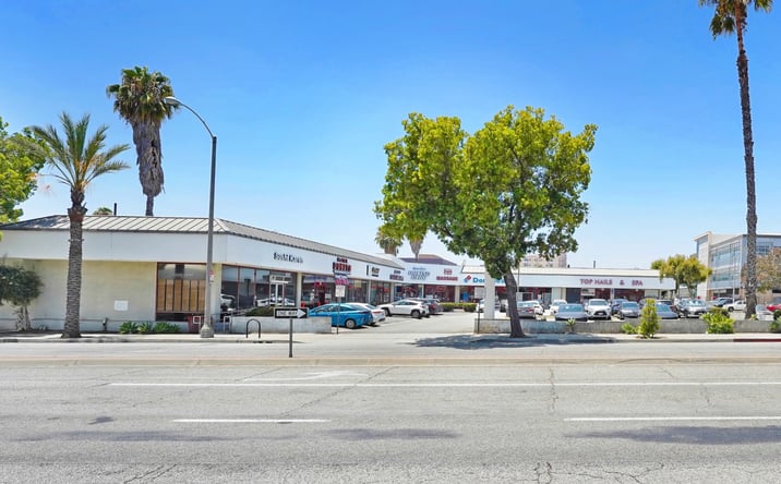 Pictures of Retail property located at 633 North Arroyo Boulevard, Pasadena, CA 91103 for lease - image #1