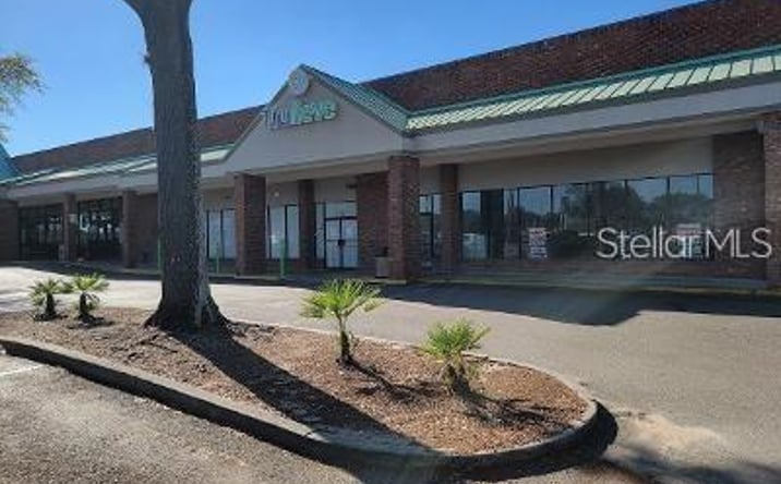 Pictures of Retail, Restaurant, Special Purpose property located at 1927 SW College Rd, #C, Ocala, FL 34471 for lease - image #1