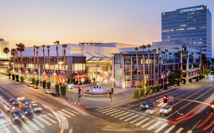 Pictures of Retail, Restaurant property located at 15301 Ventura Boulevard, Los Angeles, CA 91403 for lease - image #1