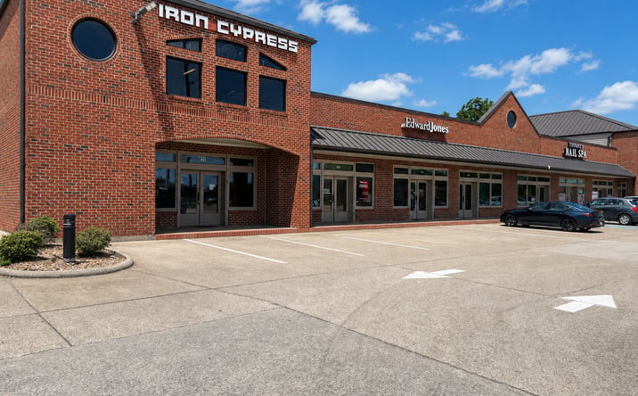 Pictures of Retail property located at 929 East McNeese Street, Lake Charles, LA 70607 for lease - image #1