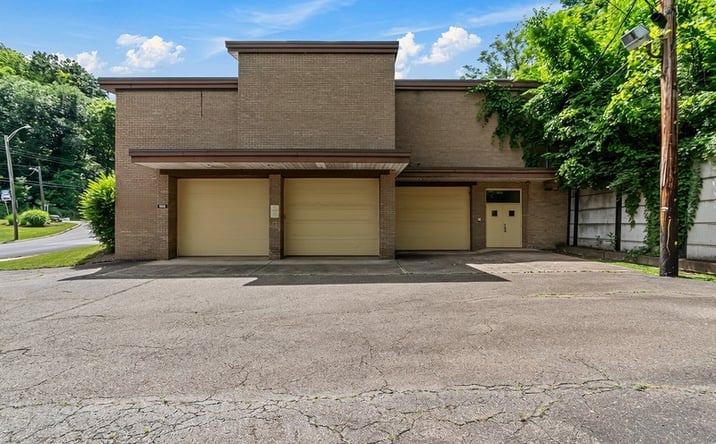 Pictures of Office property located at 1650 Broadway Avenue, McKees Rocks, PA 15136 for lease - image #1