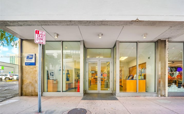 Pictures of Retail property located at 150 SE 2nd Ave # 103, Miami, FL 33131 for lease - image #1