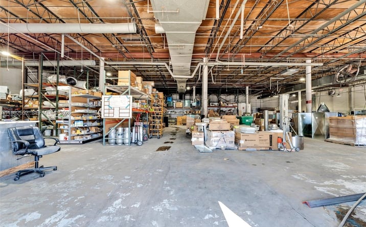 Pictures of Industrial property located at 215 W 75th Pl Unit A, Hialeah, FL 33014 for lease - image #1