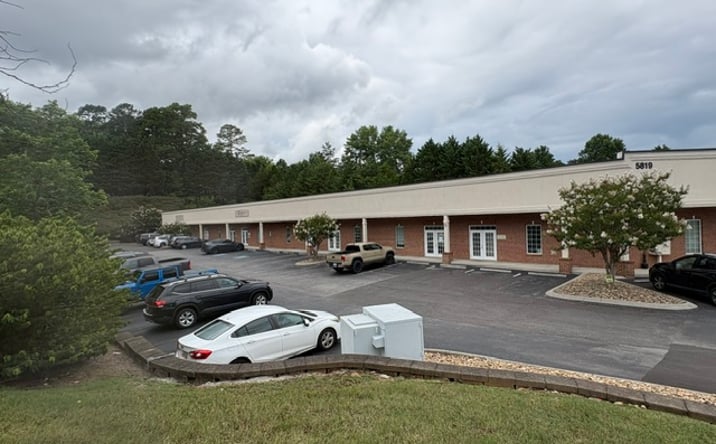 Pictures of Office property located at 5819 WINDING LN, HIXSON, TN 37343-3631 for lease - image #1