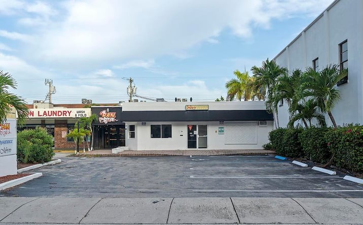 Pictures of Restaurant property located at 127 North Federal Highway, Lake Worth Beach, FL 33460 for lease - image #1