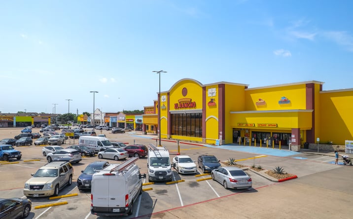 Pictures of Retail, Office, Restaurant property located at 11303 Veterans Memorial Drive, Houston, TX 77067 for lease - image #1