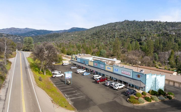 Pictures of Retail, Restaurant property located at 40879 California 41, Oakhurst, CA 93644 for lease - image #1