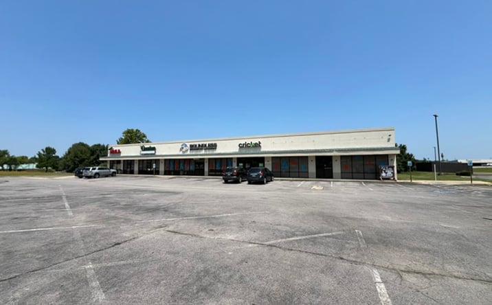 Pictures of Retail property located at 100 Wal Mart Drive, Morrilton, AR 72110 for lease - image #1