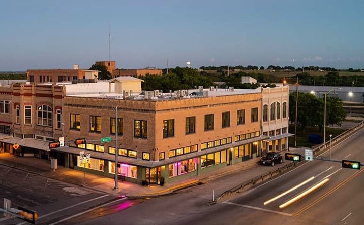 Pictures of Retail, Office, Restaurant property located at 112 North Main Street, Taylor, TX 76574 for lease - image #1