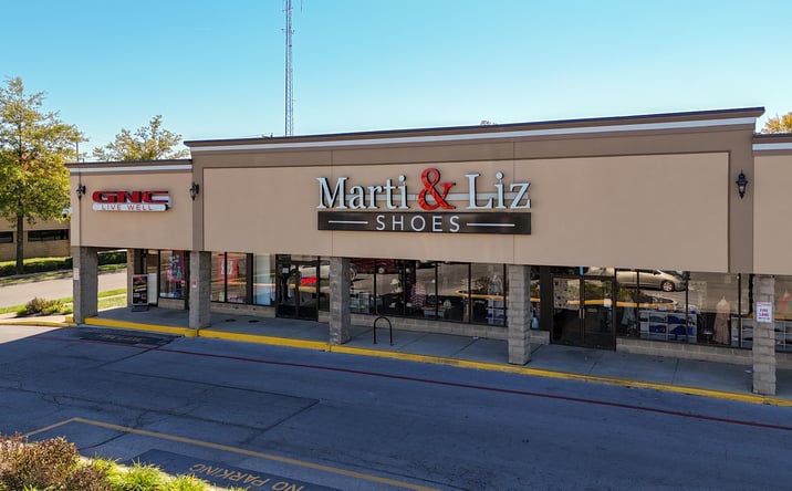 Pictures of Retail property located at 2325 Nicholasville Rd, Lexington, KY 40503 for lease - image #1