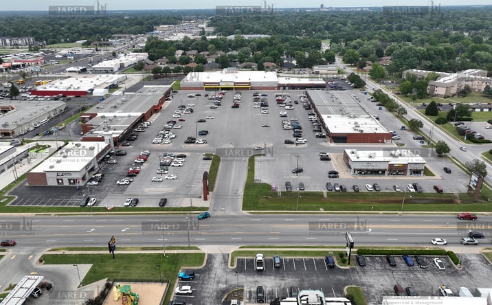 Pictures of Retail property located at 301 E Battlefield Rd, Springfield, MO 65807 for lease - image #1