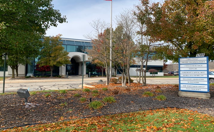 Pictures of Office property located at 1705 Woodland Dr E, Saline, MI 48176 for lease - image #1
