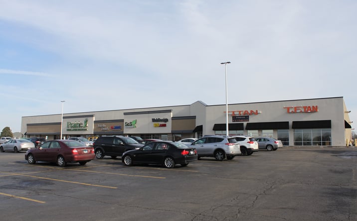 Pictures of Retail, Office property located at 7620 University Dr., Peoria, IL 61614 for lease - image #1