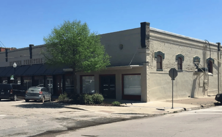 Pictures of Retail, Office, Restaurant property located at 111 W 3rd St, Taylor, TX 76574 for lease - image #1