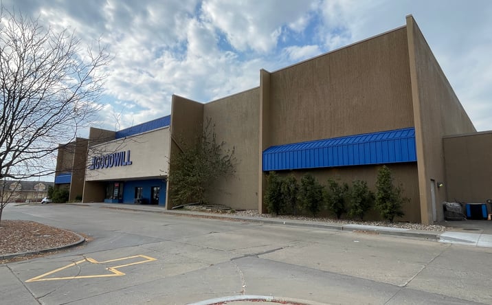 Pictures of Retail property located at 1600 Valley West Drive, West Des Moines, IA 50266 for lease - image #1