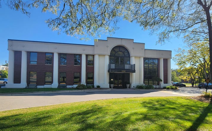 Pictures of Office property located at 39520 Woodward Ave, Bloomfield Hills, MI 48304 for lease - image #1