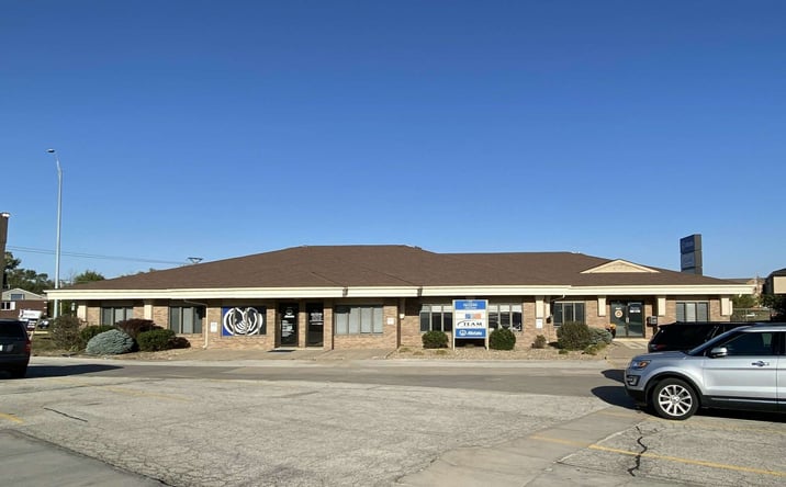 Pictures of Retail, Office property located at 2333-2337  Blairs Ferry Rd NE, Cedar Rapids, IA 52402 for lease - image #1