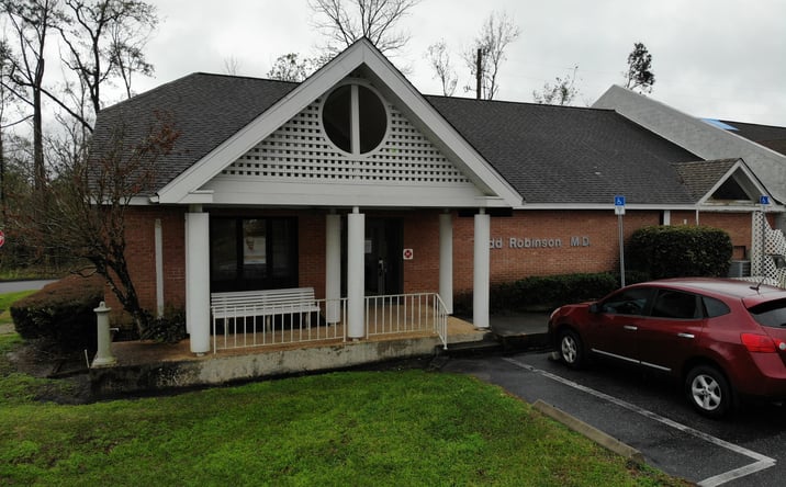 Pictures of Office property located at 4320 5th Ave, Marianna, FL 32446 for lease - image #1