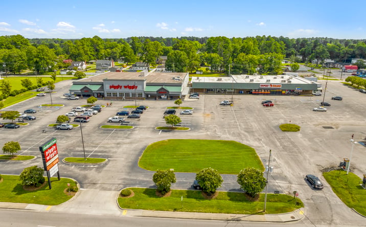 Pictures of Retail property located at 206 E McIntyre St, Mullins, SC 29574 for lease - image #1