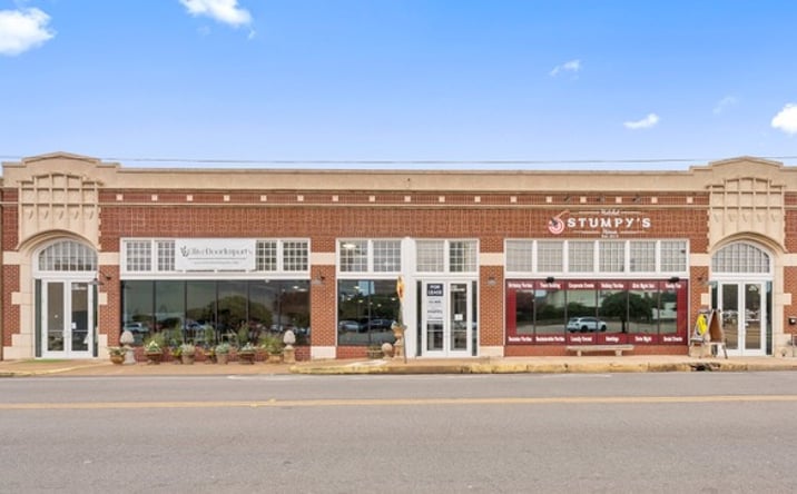 Pictures of Retail, Office property located at 924 Austin Ave, Waco, TX 76701 for lease - image #1