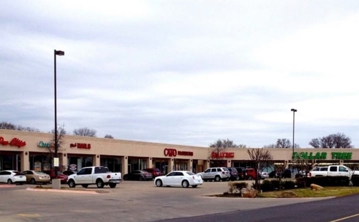 Pictures of Retail property located at 101 Sam Walton Way, Terrell, TX 75160-2319 for lease - image #1
