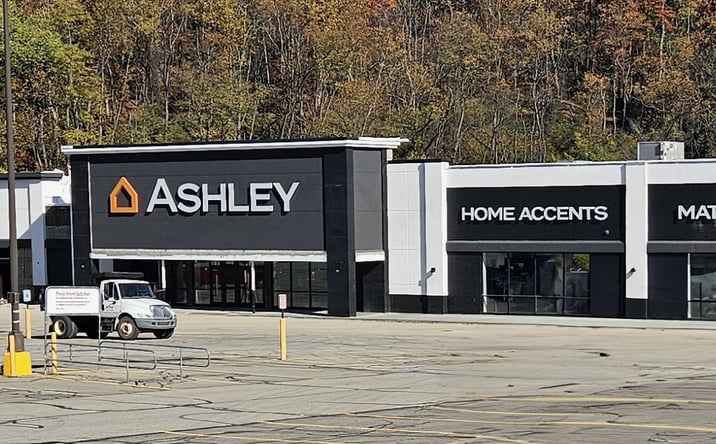 Pictures of Retail property located at 4680 Old William Penn Hwy, Monroeville, PA 15146 for lease - image #1