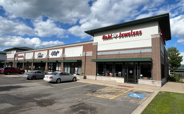 Pictures of Retail property located at 3001 Barrington Rd, Hoffman Estates, IL 60192 for lease - image #1