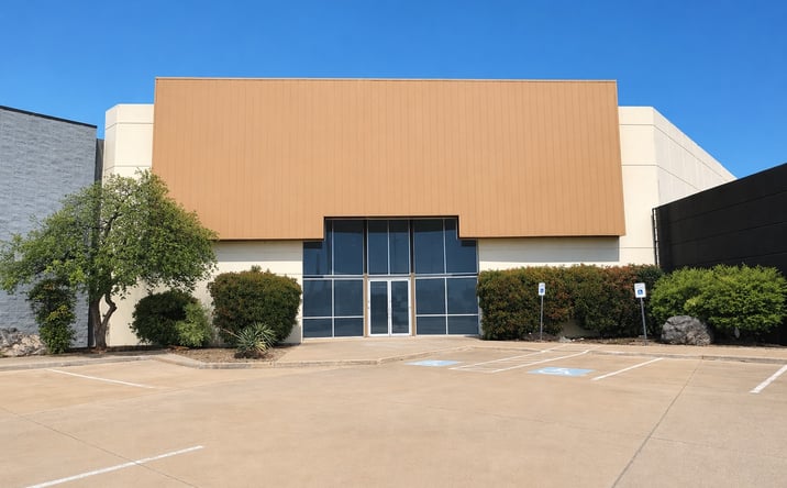 Pictures of Retail property located at 13950 N Stemmons Fwy, Dallas, TX 75234 for lease - image #1