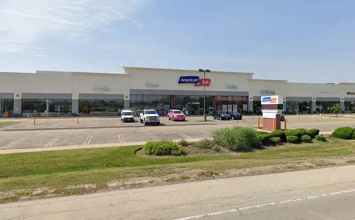 Pictures of Retail property located at 310 Army Trail Rd, Carol Stream, IL 60188 for lease - image #1