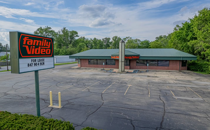 Pictures of Retail property located at 612 W Main St, Salem, IL 62881 for lease - image #1