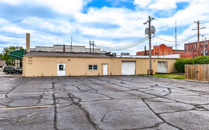 Pictures of Retail property located at 211 N Wayne St, Angola, IN 46703 for lease - image #1