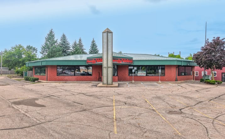Pictures of Retail property located at 2524 S Cedar St, Lansing, MI 48910 for lease - image #1