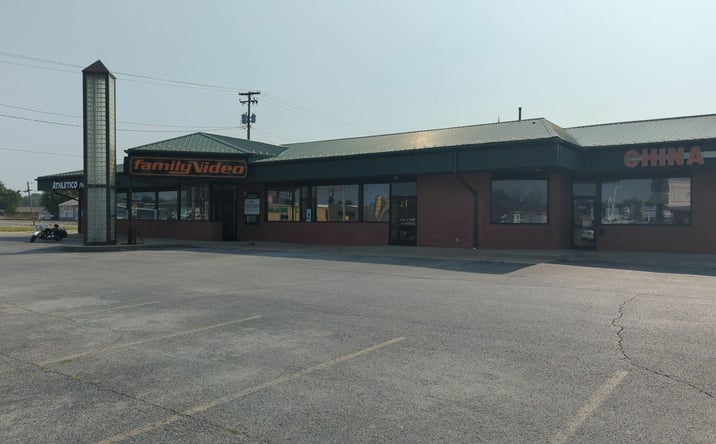 Pictures of Retail property located at 709 W Main St, Marion, IL 62959 for lease - image #1