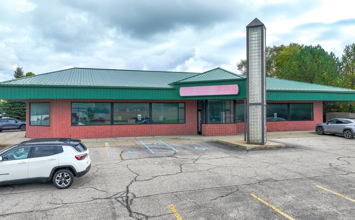 Pictures of Retail property located at 6995 Gratiot Rd, Saginaw, MI 48609 for lease - image #1