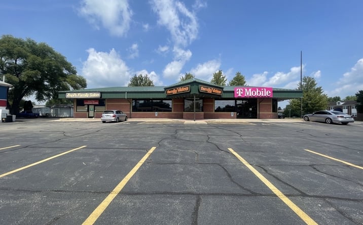 Pictures of Retail property located at 497 IL-38, Rochelle, IL 61068 for lease - image #1