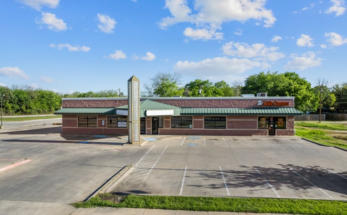 Pictures of Retail property located at 1431 W Morton St, Denison, TX 75020 for lease - image #1