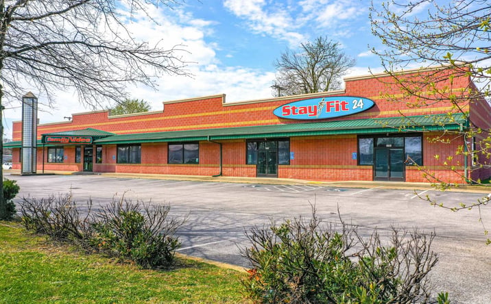 Pictures of Retail property located at 1212 J R Miller Blvd, Owensboro, KY 42303 for lease - image #1