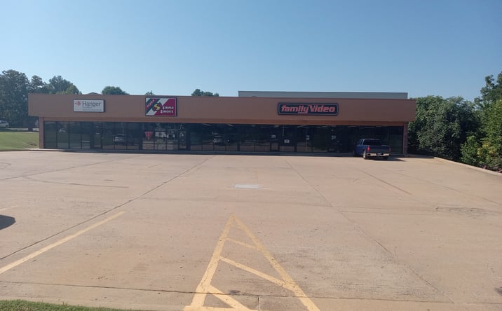 Pictures of Retail property located at 1294 E Downing St, Tahlequah, OK 74464 for lease - image #1