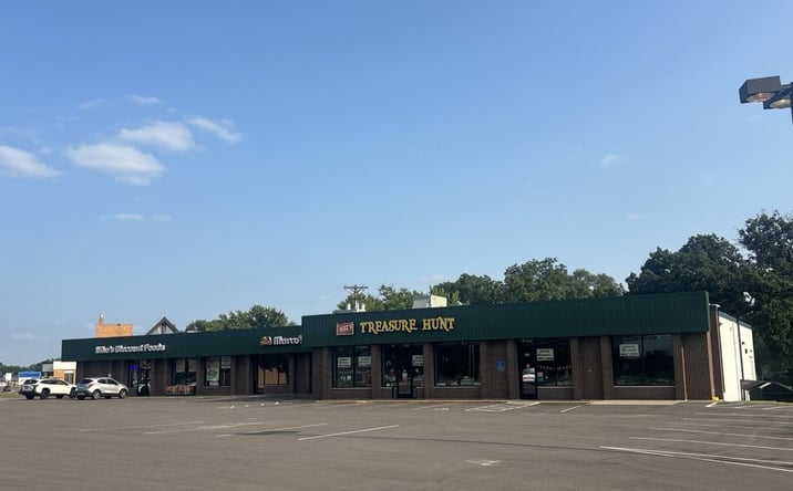 Pictures of Retail property located at 504 E River Rd, Anoka, MN 55303 for lease - image #1