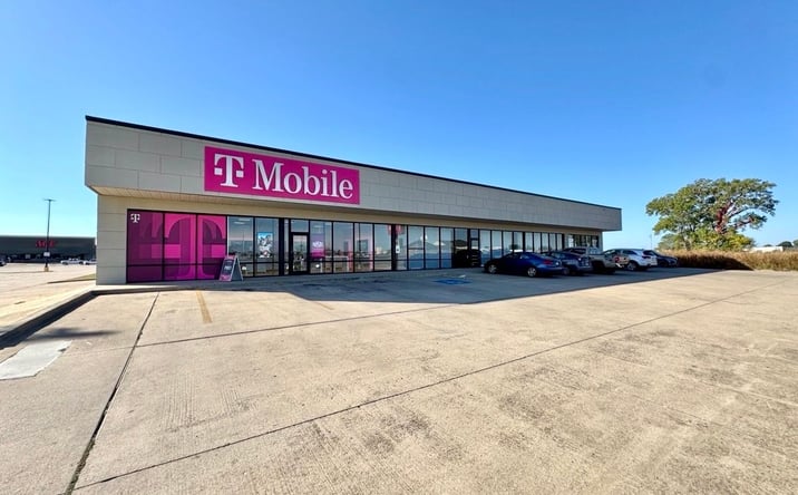 Pictures of Retail property located at 1402 W Grant Ave, Pauls Valley, OK 73075 for lease - image #1
