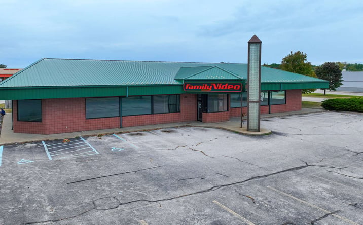 Pictures of Retail property located at 2669 Henry St, Muskegon Crossing, MI 49441 for lease - image #1