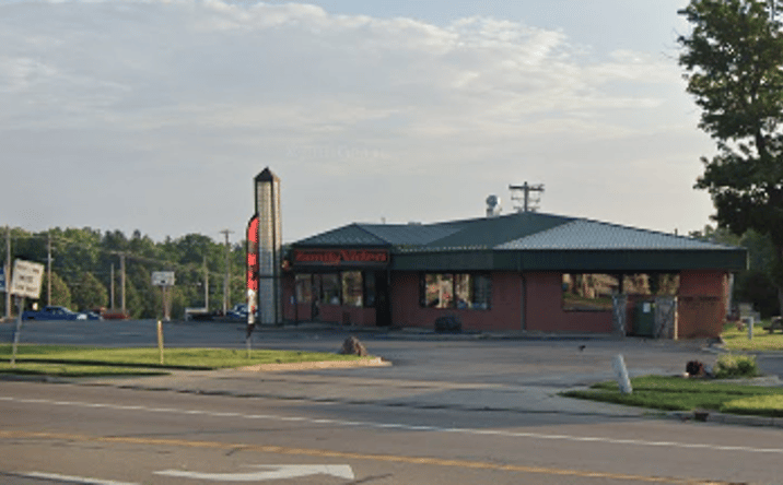 Pictures of Retail property located at 1896 Maple St, Fairborn, OH 45324 for lease - image #1
