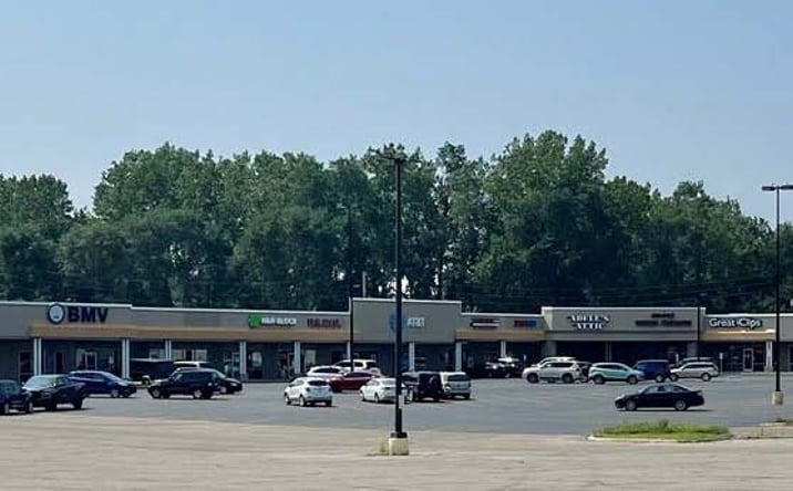 Pictures of Retail property located at 3620 - 3656 Commerce Drive, Warsaw, IN 46580 for lease - image #1