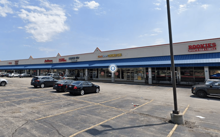 Pictures of Retail, Restaurant property located at 6871 W 130th St, Parma Heights, OH 44130 for lease - image #1
