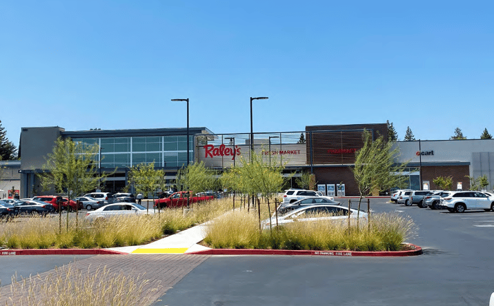 Pictures of Retail property located at 4680 Freeport Blvd, Sacramento, CA 95822 for lease - image #1