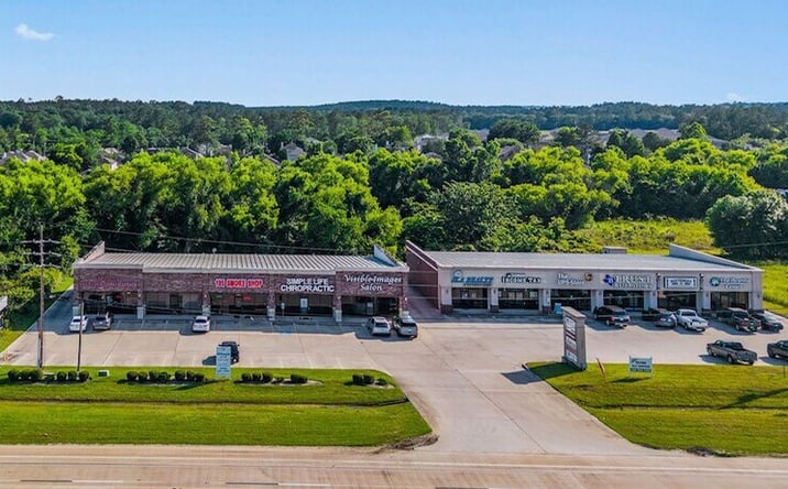 Pictures of Retail property located at 18441 Hwy 105 W, Montgomery, TX 77356 for lease - image #1
