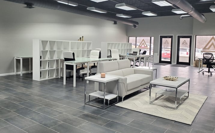 Pictures of Retail, Office property located at 10004-10020 NW Ambassador Dr, KCMO, MO 64153 for lease - image #1