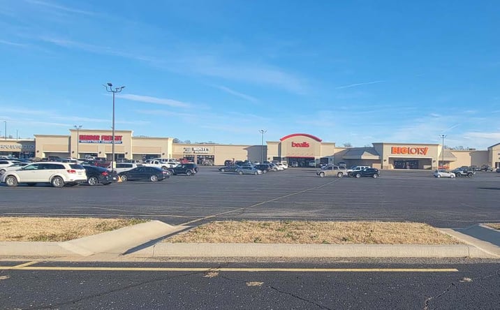 Pictures of Retail property located at 1301 Southern Hls Dr, West Plains, MO 65775 for lease - image #1